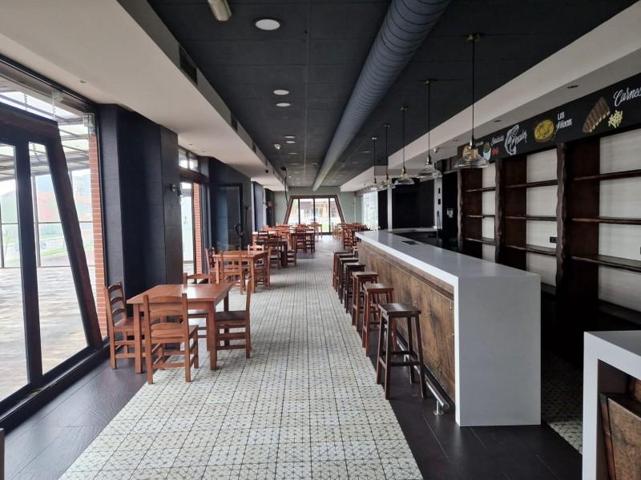 Local comercial en alquiler en Oviedo, Oviedo photo 0