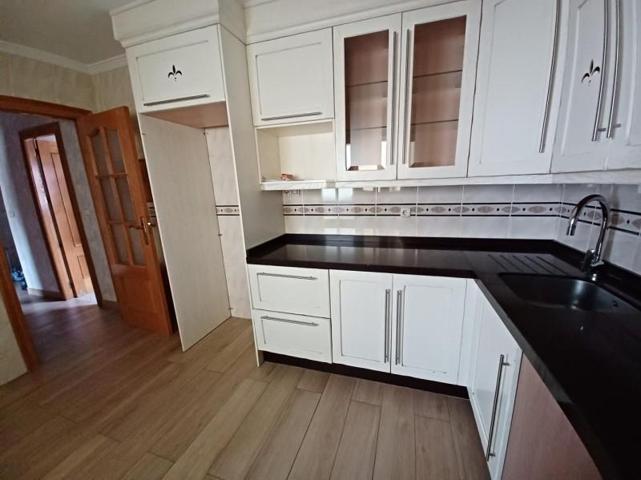 Piso en venta en La Roda, Centro photo 0