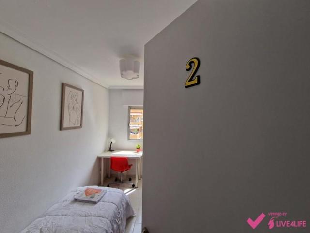 Habitación en alquiler en Sevilla, Calle Avión Cuatro Vientos, 41013 photo 0