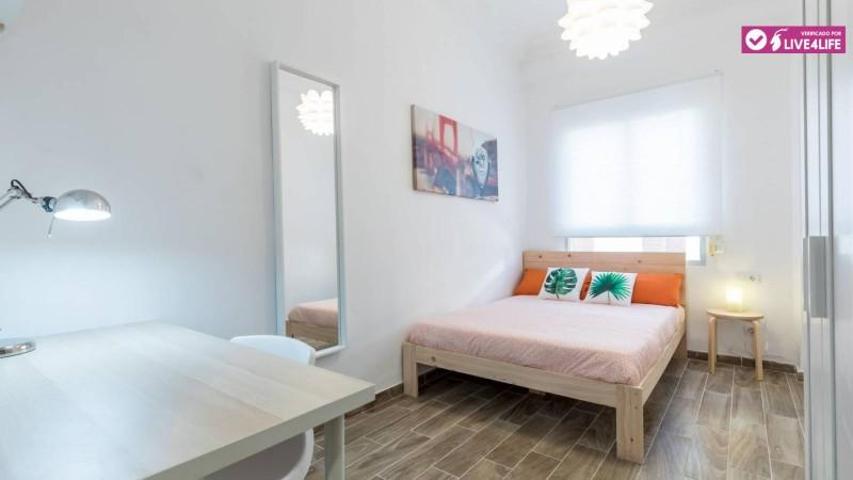Habitación en alquiler en Valencia, Carrer de la Remunta, 46011 photo 0