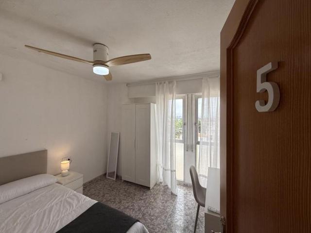 Habitación en alquiler en Valencia, Carrer de Gran Canària, 46011 photo 0