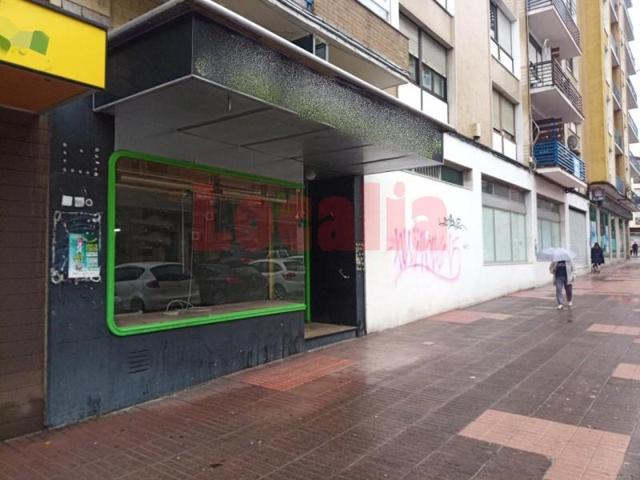 Local comercial en alquiler en Torrelavega, Calle Julián Ceballos, 39300 photo 0