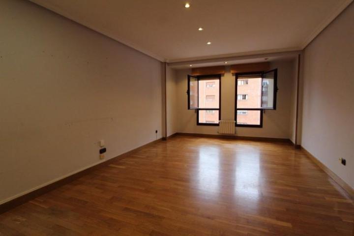 Piso en alquiler en Oviedo, Centro photo 0