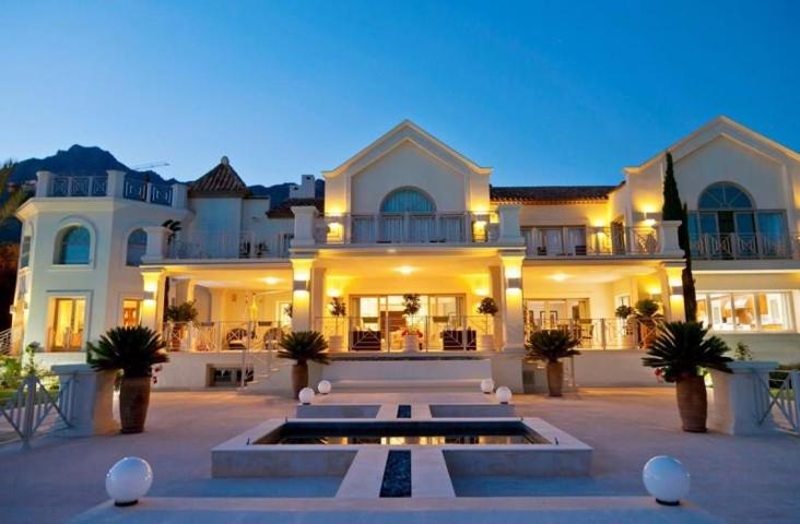 Chalet en alquiler en Marbella, Marbella photo 0