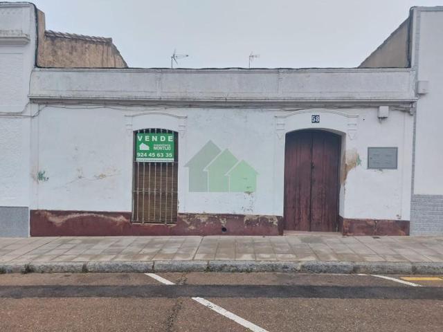 Casa con terreno en venta en Montijo, SEMICENTRO photo 0