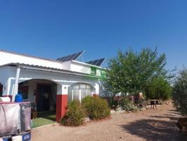 Chalet en venta en Montijo, CARRETERA DE LA NAVA photo 0