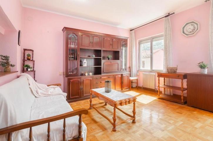 Casa en venta en San Martín del Rey Aurelio, Hueria photo 0