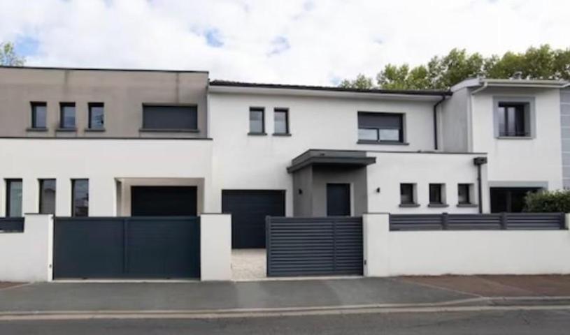 Adosada en venta en Bormujos, Centro photo 0