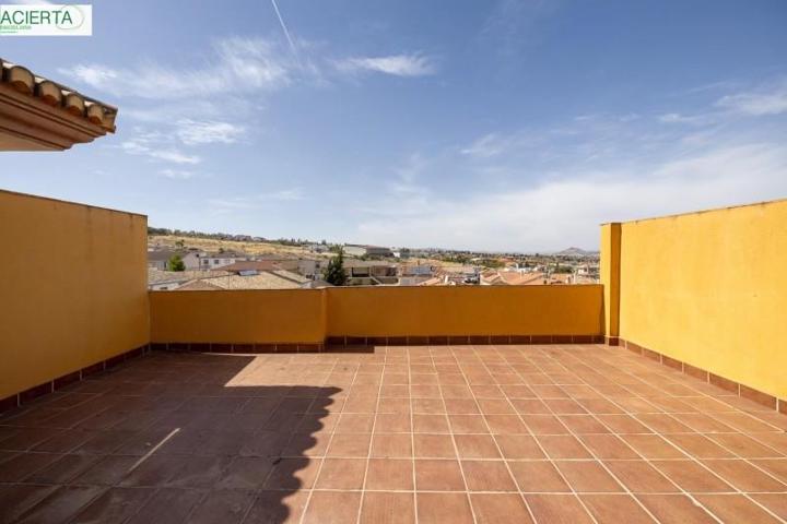 Aticos en venta en Zubia, Zubia La photo 0