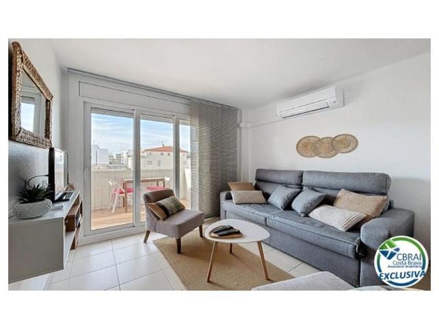 Apartamento en venta en Roses photo 0