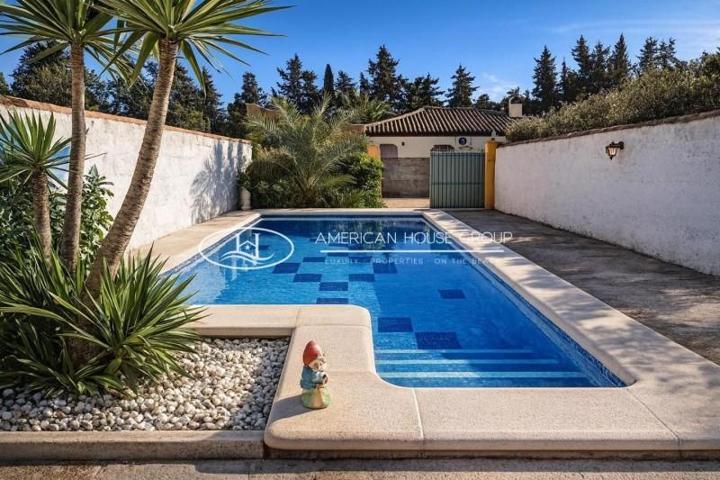 Chalet en venta en Chiclana de la Frontera, Pinar de los Franceses photo 0