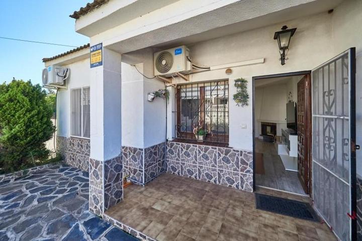 Adosada en venta en Albinyana, Urbanizacion bonaterra photo 0