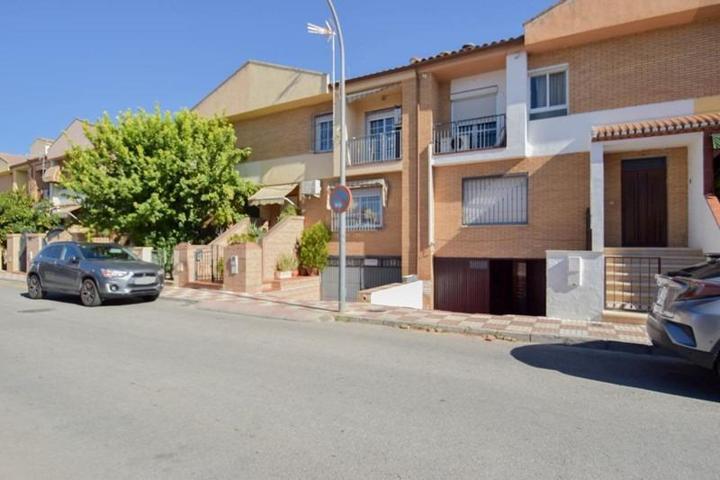 Casa en venta en Santa Fe, Vega de granada zona noroeste photo 0