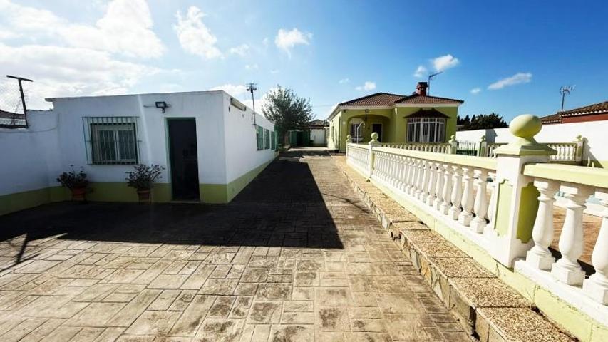 Chalet en venta en Chiclana de la Frontera, Pinar de los Franceses photo 0