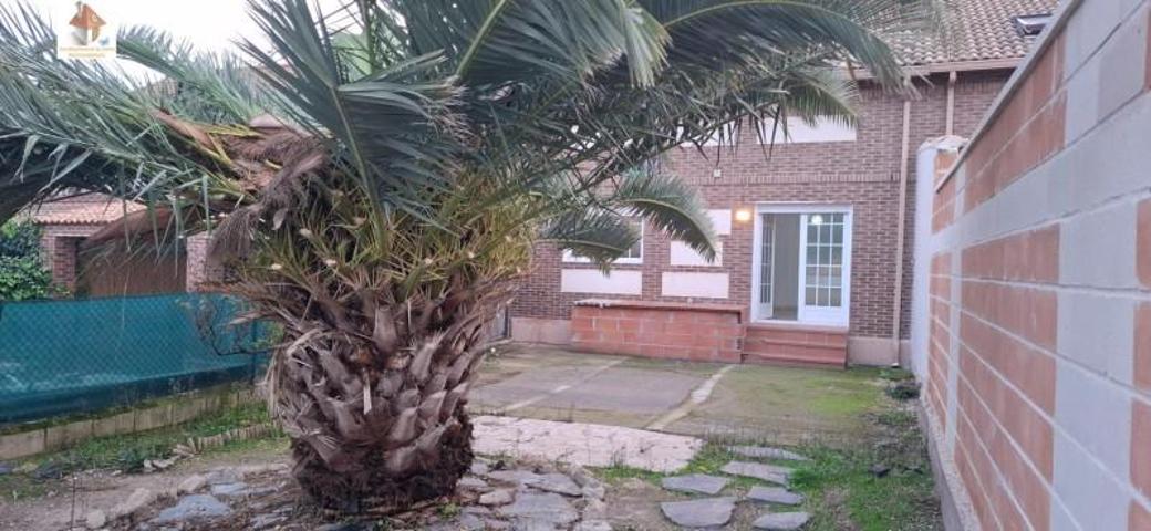 Adosada en venta en Seseña, URB. TORRECASTILLO photo 0