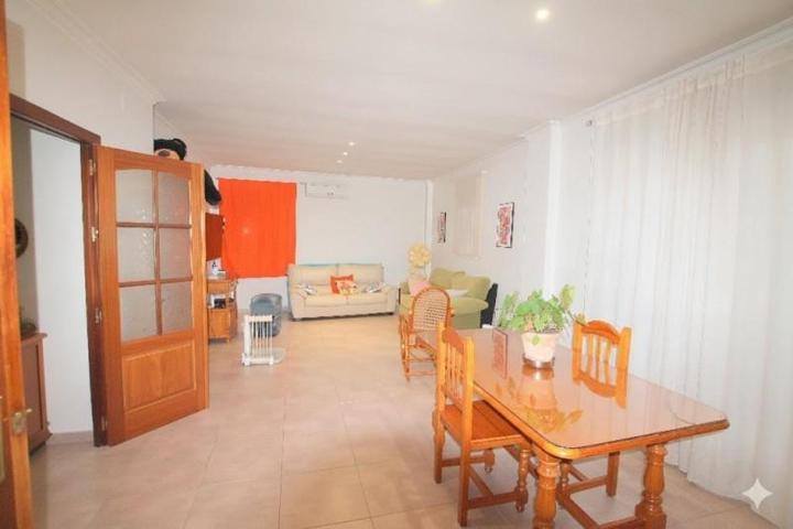 Casa en venta en Dos Hermanas, Reyes Católicos photo 0