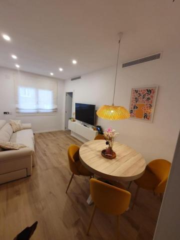 Piso en venta en Barcelona, Sants - Rambla Badal photo 0