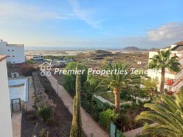 Apartamento en venta en Arona, Parque de La Reina photo 0