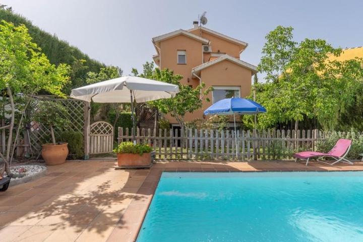 Chalet en venta en Zubia, CUMBRES VERDES photo 0