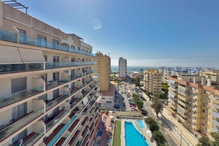 Piso en venta en Benalmádena, Costa del Sol Occidental-Área de Benalmádena-Costa photo 0