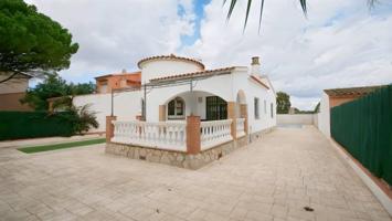 Casa en venta en Sant Pere Pescador, Urb. l Amfora photo 0