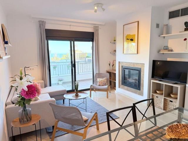 Adosada en venta en Fuengirola, Costa del Sol Occidental-Área de Benalmádena-Costa photo 0