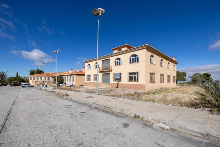 Local comercial en venta en Baza, Andalucia photo 0