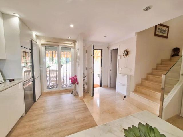 Duplex en venta en Marbella, Este - Elviria photo 0