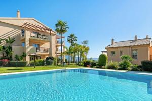 Piso en venta en Benahavís, Costa del Sol Occidental-Área de Marbella photo 0