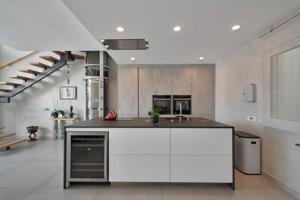 Piso en venta en Benalmádena, Costa del Sol Occidental-Área de Benalmádena-Costa photo 0