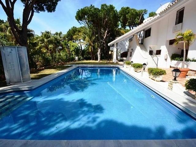 Chalet en venta en Marbella, Marbella photo 0