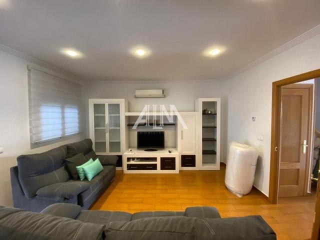 Adosada en alquiler en Manzanares, Paseo del Rio photo 0