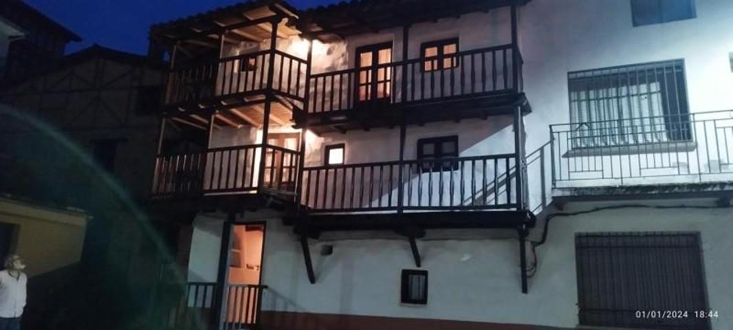 Casa con terreno en venta en Casas del Castañar photo 0