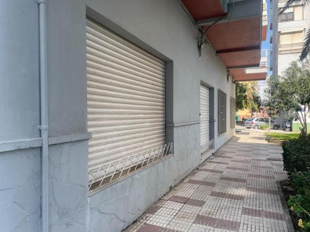Local comercial en venta en Algeciras, Algeciras photo 0