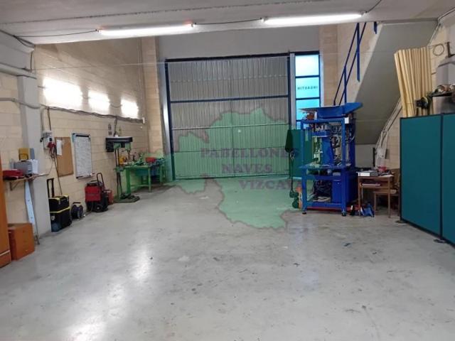 Edificio en venta en Barakaldo, Kareaga photo 0