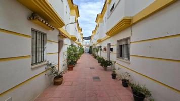 Adosada en venta en La Línea de la Concepción, Perianez - Plaza de Toros photo 0