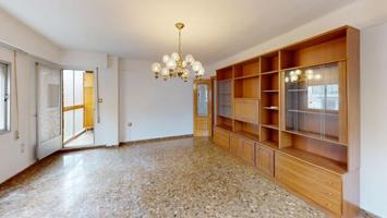 Piso en venta en Valencia, Marxalenes photo 0