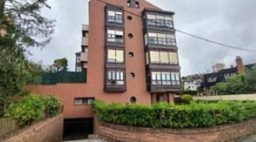 Parking en venta en Getxo, Algorta photo 0