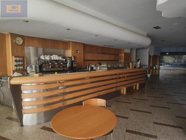 Local comercial en venta en Vigo photo 0