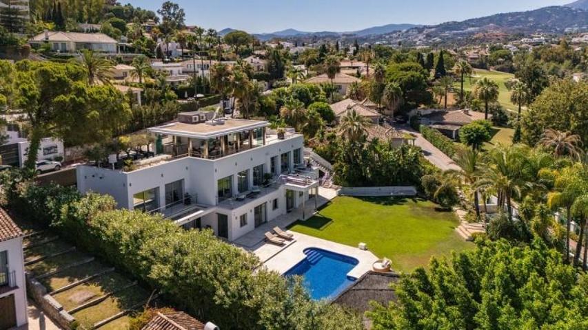 Chalet en venta en Marbella, Marbella photo 0