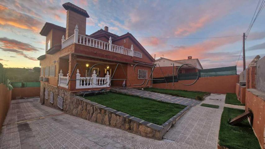 V2638 EN VENTA ESPECTACULAR CHALET INDEPENDIENTE EN CALYPO-FADO photo 0