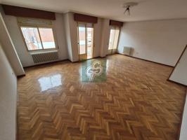 Piso En venta en Benavente photo 0