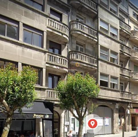 EN LA PROPIA CALLE URZÁIZ PEATONAL CALVARIO SE ALQUILA LOCAL COMERCIAL CON SALIDA DE HUMOS 204 M2. LÓBREGO photo 0