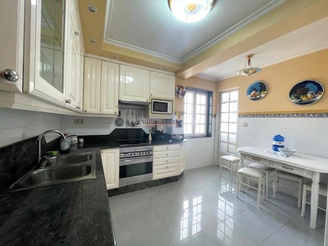 GRAN VÍA, MAGNÍFICO PISO ALTO, AMPLIO, 4 DORMITORIOS, CON TERRAZA, GARAJE Y BODEGA photo 0
