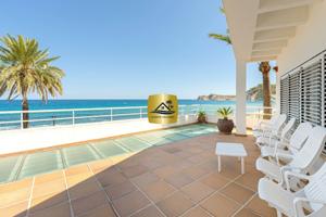 VILLA CALETA - UNA JOYA DE LUJO EN PRIMERA LÍNEA DEL MAR EN JÁVEA, COSTA BLANCA photo 0