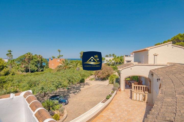 EXCLUSIVA FINCA MEDITERRÁNEA frente al Mar en Javea · COSTA BLANCA | 5.977m2 · 3 Casas · 20m del Mar photo 0