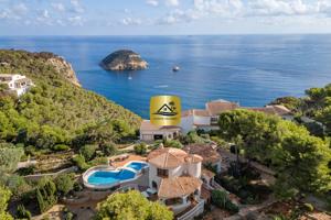 VILLA LUNA - EN VENTA CON VISTAS AL MAR Y DOBLE PARCELA DE 2500 m2 EN JAVEA, COSTA BLANCA photo 0