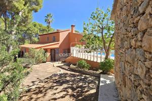 CHALET CON AMPLIA PARCELA Y A SOLO 750M DEL MAR EN MORAIRA, ALICANTE COSTA photo 0