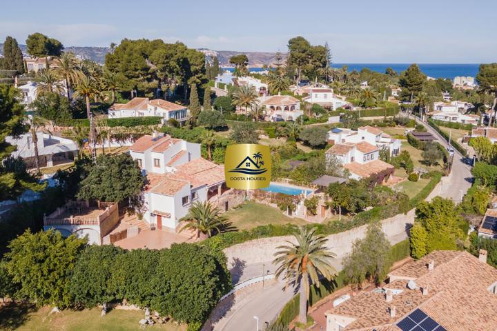 VILLA HIBISCO - MEDITERRÁNEA AL SUR EN LA EXCLUSIVA URBANIZACIÓN TOSALET, JÁVEA photo 0