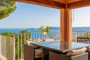 VILLA CLAVEL CON 7 DORMITORIOS Y VISTAS AL MAR EN LA PRESTIGIOSA ZONA DE LA CORONA, JÁVEA photo 0
